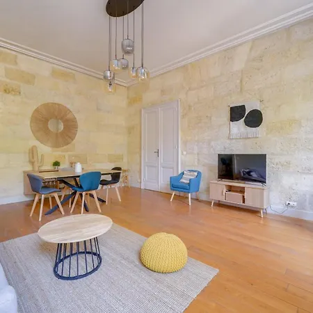 Lägenhet Bel Avec Terrasse Et Parking Prive Bordeaux