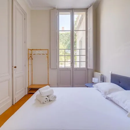 Bel Avec Terrasse Et Parking Prive Lägenhet