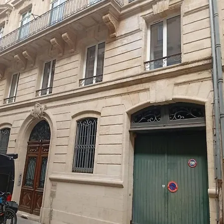 Bel Avec Terrasse Et Parking Prive *